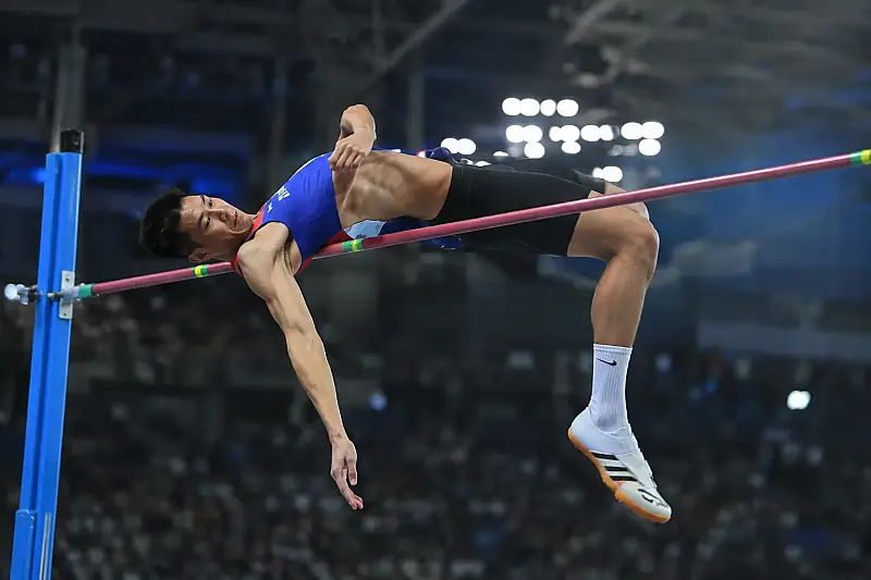 Obiena clears 5.91 meters at the Asian Games