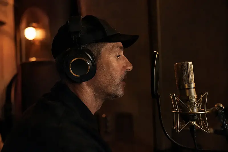 Mike D unveils a new music video