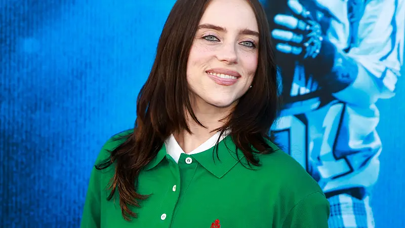 Billie Eilish’s Unrecognizable Hair Transformation Has People “Finally” Seeing The Resemblance Between Her And Her Brother Finneas