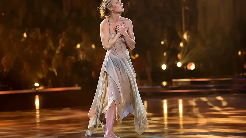 Julia Stiles’ Heath Ledger Tribute and 4 More Entertainment Stories to Know