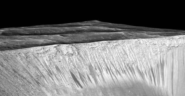 Using a new technique, scientists were able to detect the presence of “hydrated salts” in the lines.