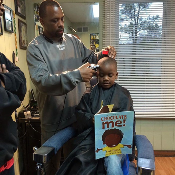“The response from parents and teachers has been great, they love it!’ The owner Alex Fuller and the barber/idea bringer Ryan Griffin told Bored Panda