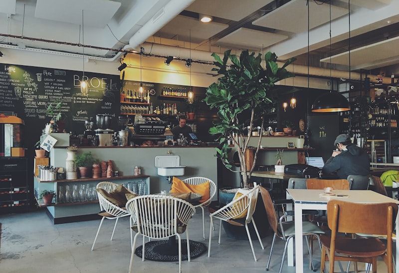 Scenic Parisian café close-up